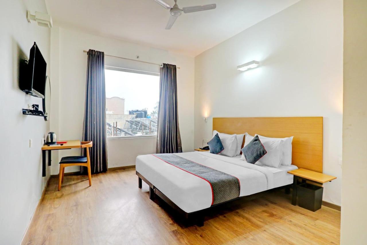 Townhouse Sector 30 Near Botanic Garden Of Indian Republic Hotel Noida Exterior photo