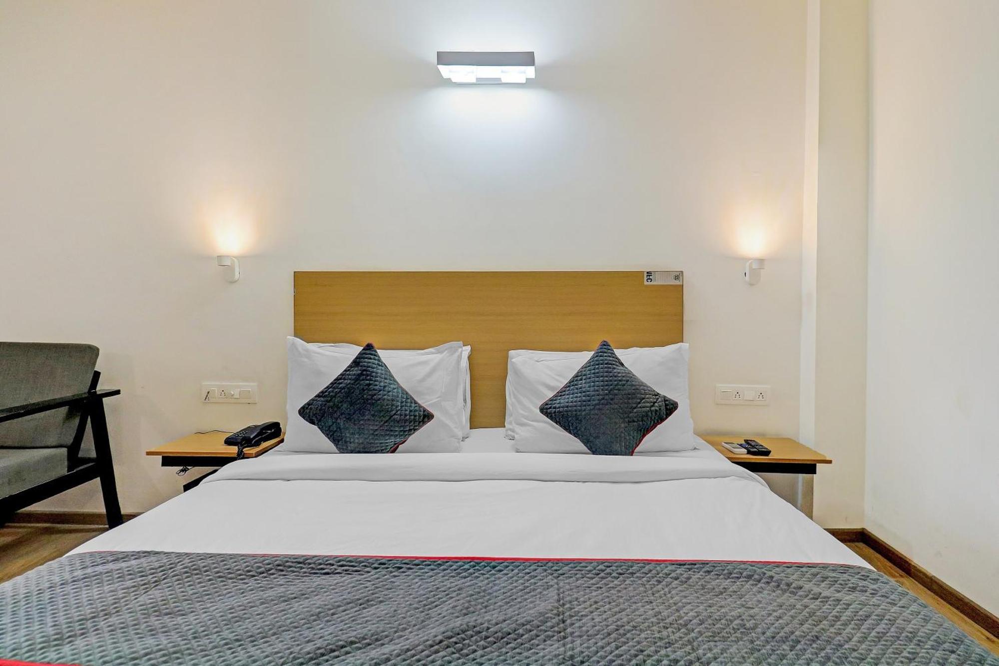 Townhouse Sector 30 Near Botanic Garden Of Indian Republic Hotel Noida Exterior photo