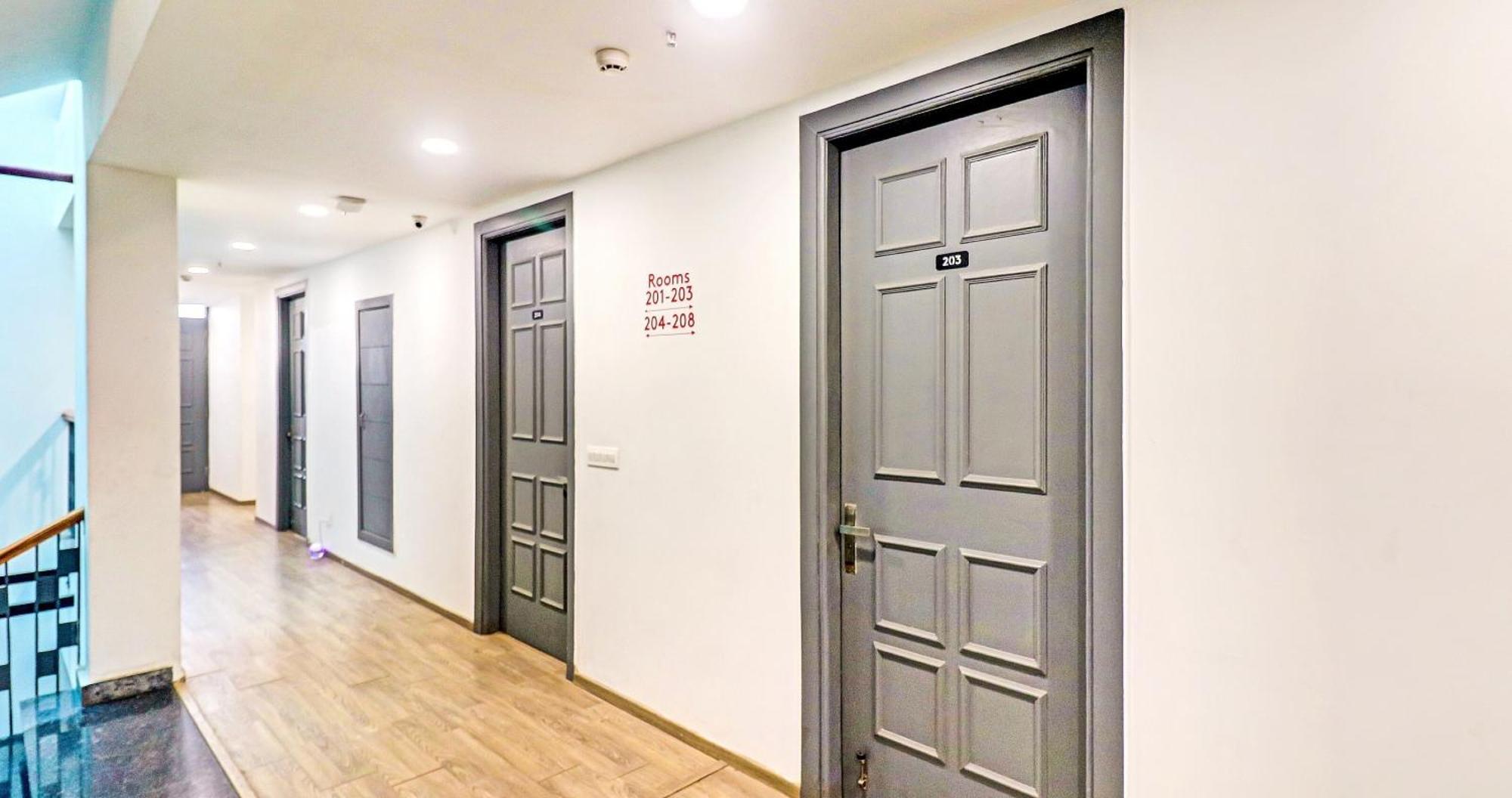 Townhouse Sector 30 Near Botanic Garden Of Indian Republic Hotel Noida Exterior photo